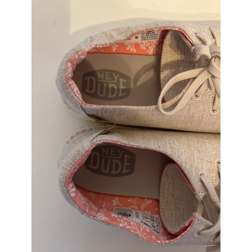 Hey Dudes Women Casual SHoes EUC - Size 9 US - Picture 2 of 5